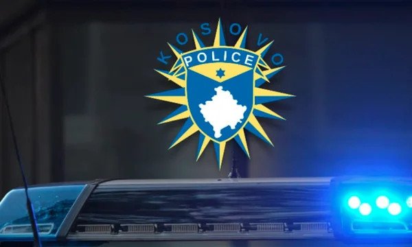 Vdes një grua në Prishtinë, dyshohet që ra nga kati i tretë i banesës