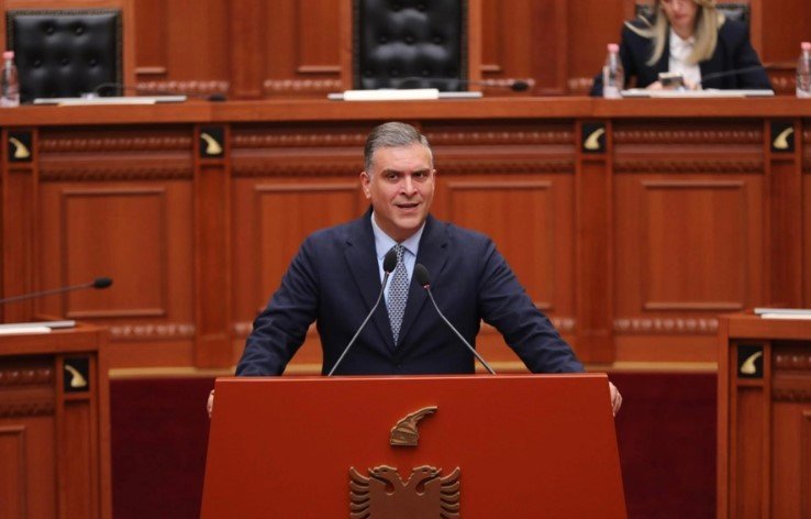 Tedi Blushi: Sot është ditë historike, çdo deputet do të përballet me votën e tij
