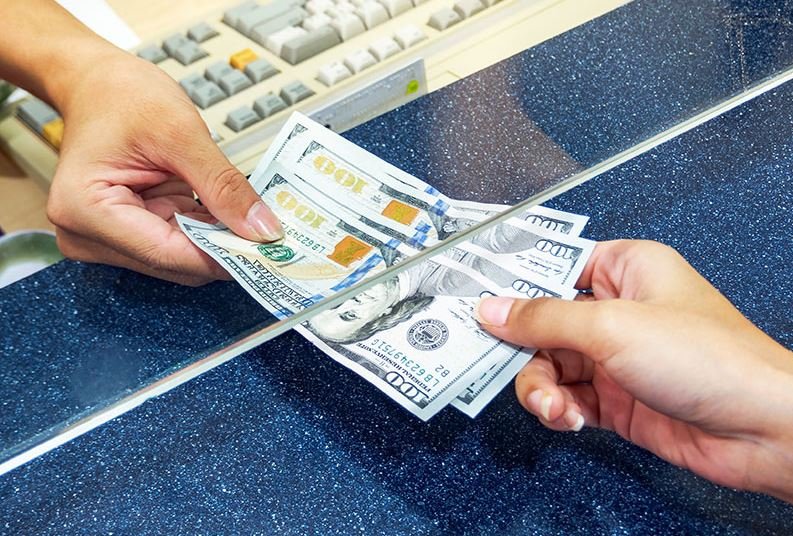 Fier, 14 persona nën hetim për ushtrim të këmbimit valutor pa licencë, gjykata cakton masat e sigurisë