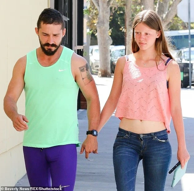 Mia Goth kërkon divorc nga Shia LaBeouf pas dhjetë vitesh martesë