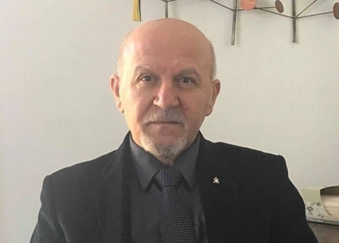 “Refuzoj të të quaj Popull”, Adriatik Dosti nuk kursen askënd pas zhvillimeve të fundit