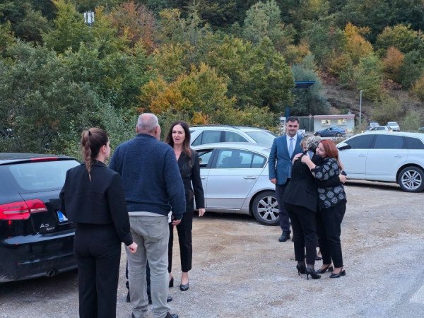 ​Serbia kthen prapa tre deputetë të Kosovës, Sinani: Diskriminim edhe në raste të vdekjeve