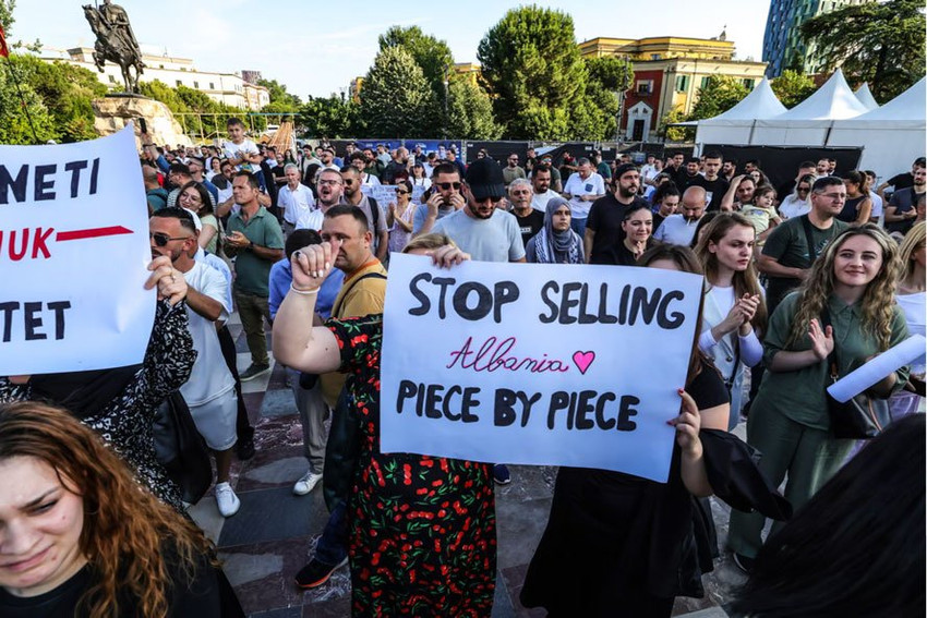 “The Guardian” zbërthen bumin e ndërtimeve në Shqipërinë e Ramës: 500 projekte dhe pikëpyetje të mëdha 4 Image