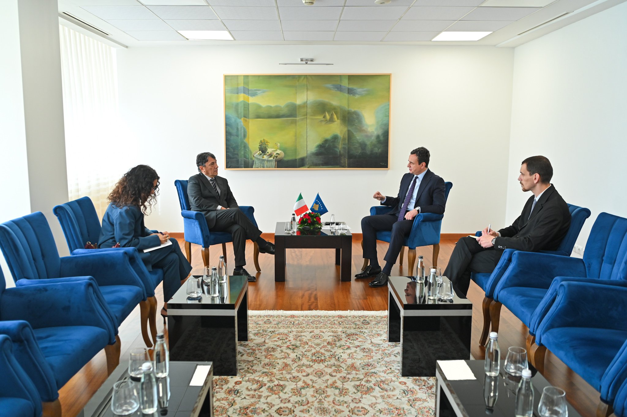 Kryeministri Kurti priti në takim ambasadorin e Italisë, Antonini
