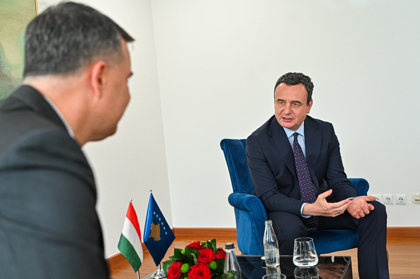 Kryeministri Kurti priti në takim ambasadorin e Hungarisë  László István Dux