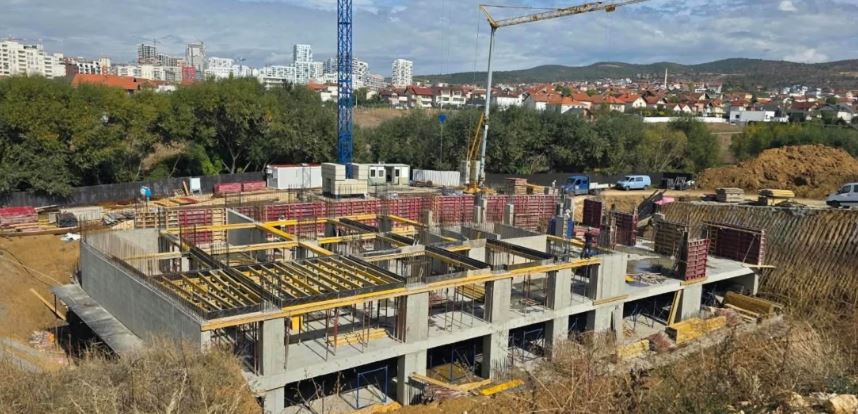 Ndalohen punimet në dy objekte ndërtimi në Prishtinë 