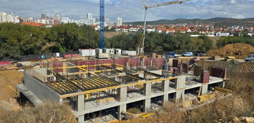 Ndalohen punimet në dy objekte ndërtimi në Prishtinë