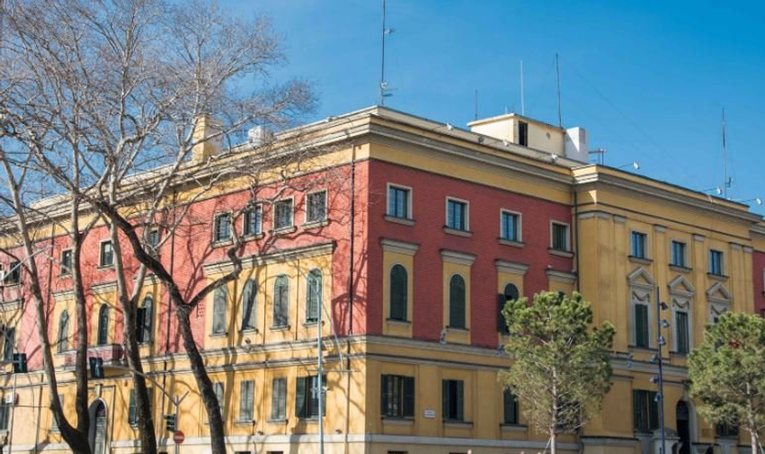  Bomba  apo përpjekje për rrëmujë  Alarm nga 140 adresa elektronike  policia nis verifikimet