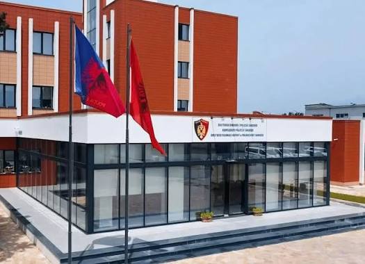 Nga Shkodra drejt Malit të Zi me 7 emigrantë nga Filipinet dhe Afganistani në makinë, arrestohet 23-vjeçari