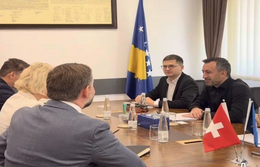 Basha pret ambasadoren e re të Zvicrës  diskutohet bashkëpunim
