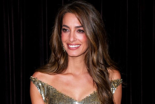 ​Amal Clooney me një pamje që i ka hije një dive të Hollivudit