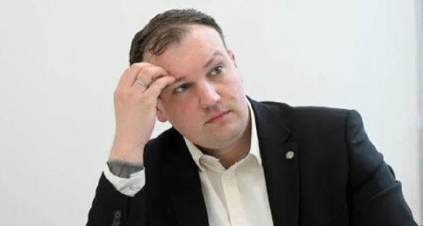 ​Pas dëbimit nga Mali i Zi, themeluesi i rrjetit rus Rybar mbërrin në Serbi