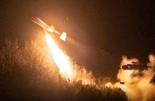 ​Ukraina sulmon objekte të rëndësishme të naftës në Rusi