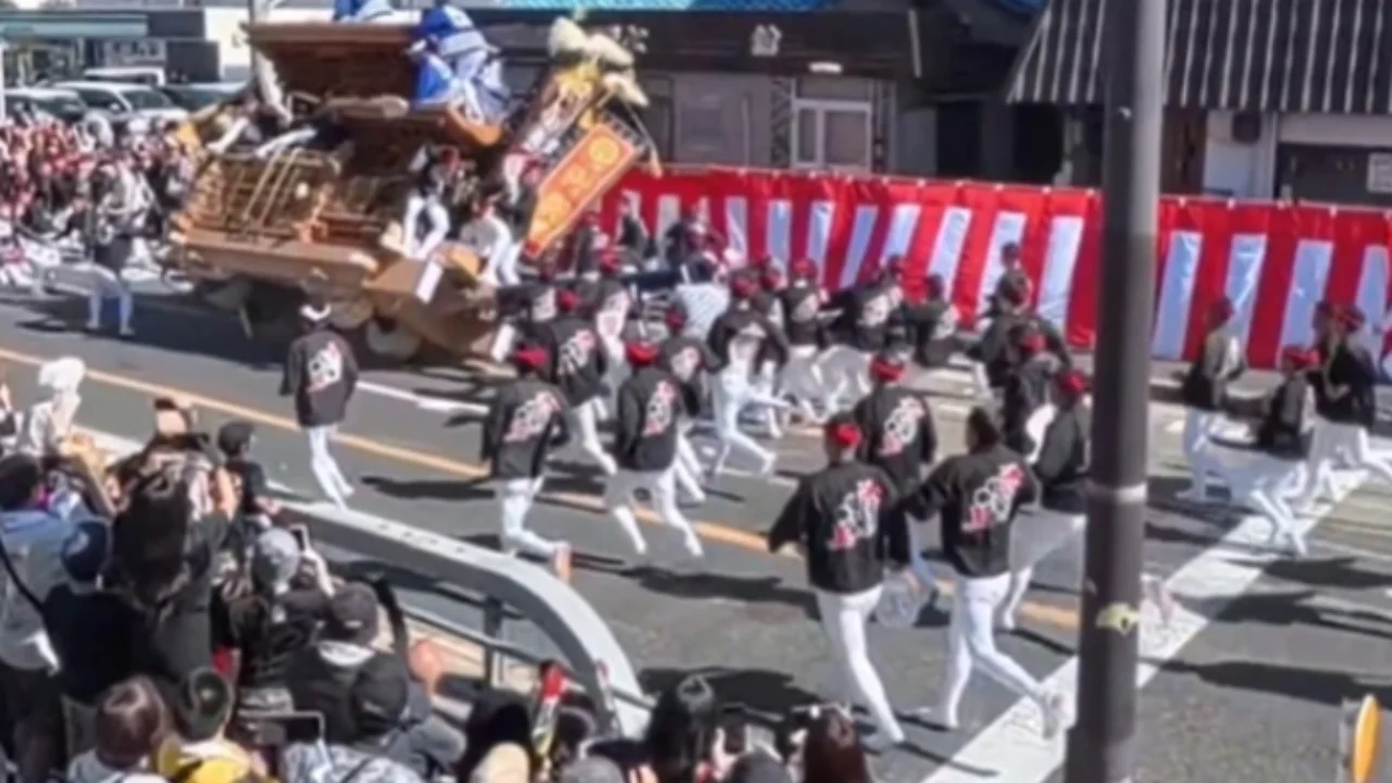 E rëndë në festivalet tradicionale në Japoni! Dy të vdekur dhe 16 të plagosur, momenti kur përmbysen karrocat prej druri