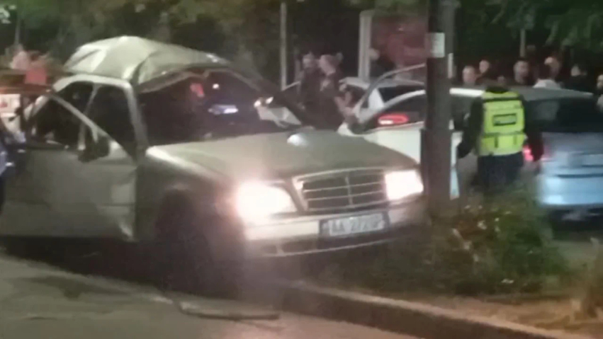Shpërthen në lëvizje makina në Gjirokastër  dy persona përfundon në spital  policia dhe ambulanca në vendngjarje