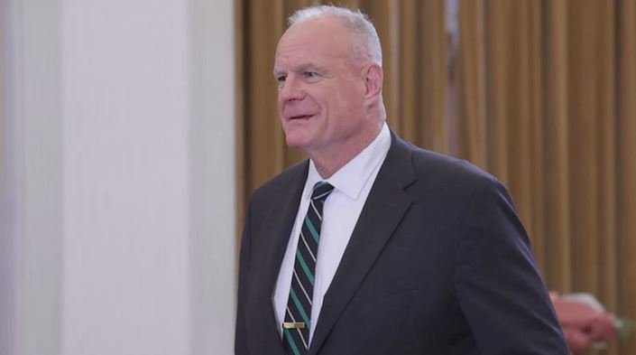 Ambasadori amerikan takohet me deputetë të opozitës