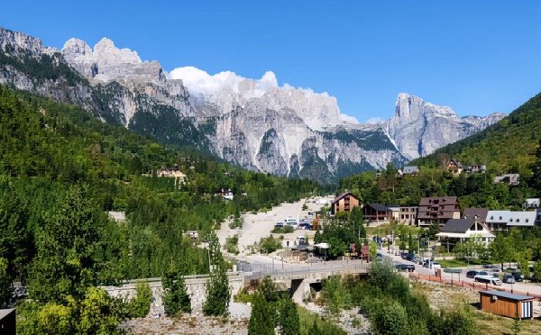 ​Shkodra mahnit turistët e huaj, natyra dhe mikpritja e kthejnë në destinacion të preferuar