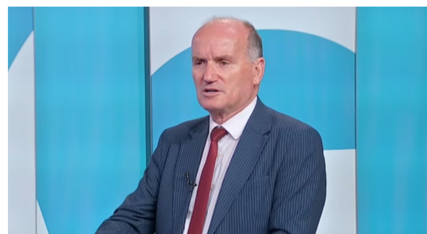 Çollaku  Radoiçiqi vazhdon të jetë i afërt me Vuçiqin  BE ja nuk po ushtron trysni ndaj Serbisë