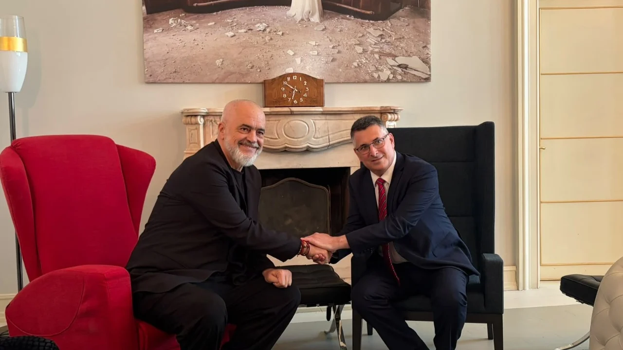 Ministri izraelit Gideon Sa’ar takon Ramën në Tiranë: Zë i guximshëm në skenën ndërkombëtare, na ka qëndruar pranë në kohë sfiduese