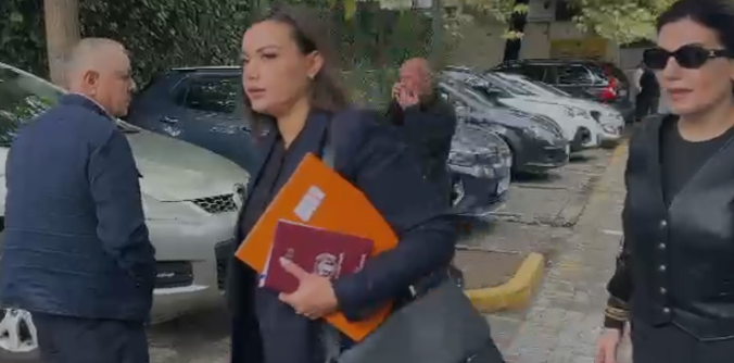 Mirlinda Karçanaj paraqitet në SPAK, ish-drejtoresha e AKSHI-t nën hetim për tenderat