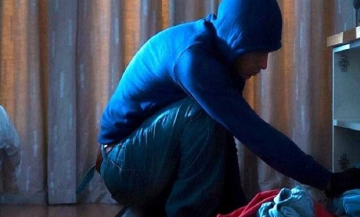 Vjedhje e rëndë në Ferizaj, hajnat hyjnë me forcë në një shtëpi