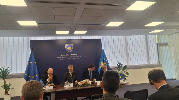 Kosova nënshkruan marrëveshjen mbi 40 milionë euro me Bankën Evropiane për Investime në sektorin e shëndetësisë