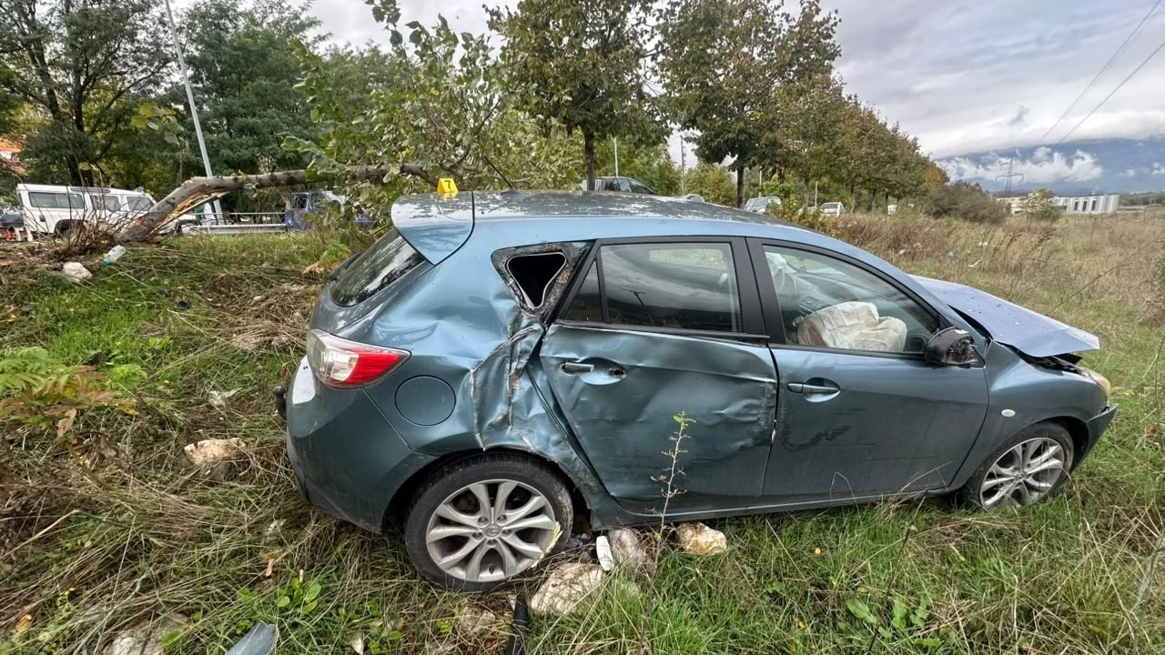 Aksident automobilistik në aksin Gjirokastër–Tepelenë, përplasje mes automjeteve pranë Viroit