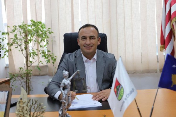 ​Komuna e Obiliqit mbështetet bletarët, kryetari Thaçi: Subvencionojmë rreth 3000 koshere bletësh