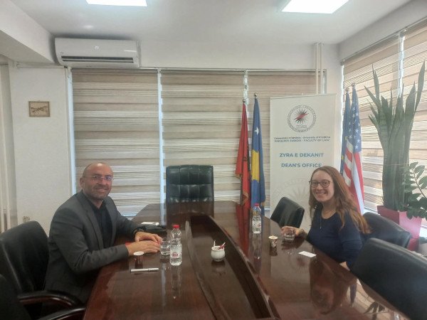 ​Për herë të parë, një studente amerikane nis studimet e rregullta në Fakultetin Juridik të UP-së