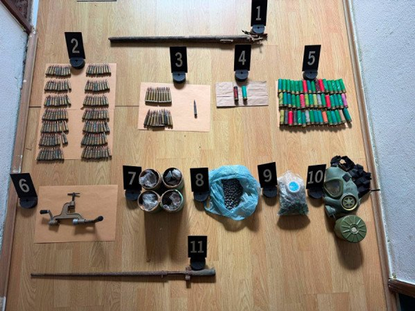 policia-gjen-granata-arme-e-mbi-2-mije-fisheke-ne-zubin-potok