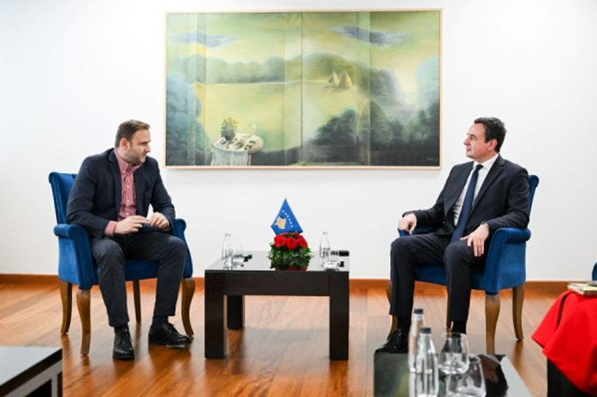 Kurti takohet me drejtuesin e AKP së  diskutojnë për pronat e Kosovës në Serbi