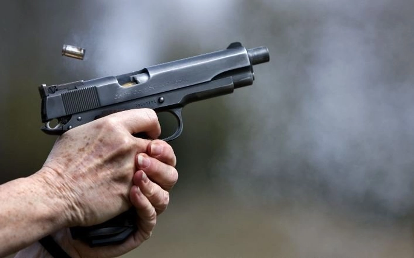 Të shtëna me armë në një aheng familjar në Ferizaj, policia konfiskon pistoletën