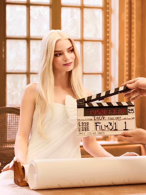 Anya Taylor-Joy në qendër të vëmendjes, paraqitja e saj elegante merr gjithë shkëlqimin