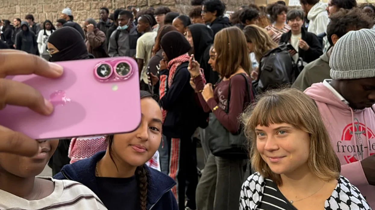 Greta Thunberg u bashkohet protestave të nxënësve në Francë kundër kushteve në shkolla