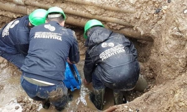 Një pjesë e madhe e Prishtinës pa ujë, Mjeku: Sanimi pritet të bëhet për 2 a 3 orë 