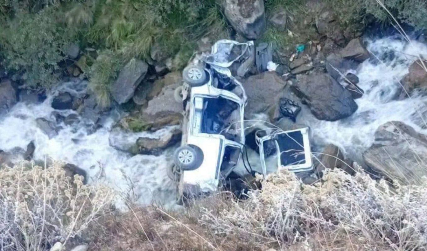 Furgoni me pasagjerë bie nga shkëmbi në Bolivi, humbin jetën 10 persona