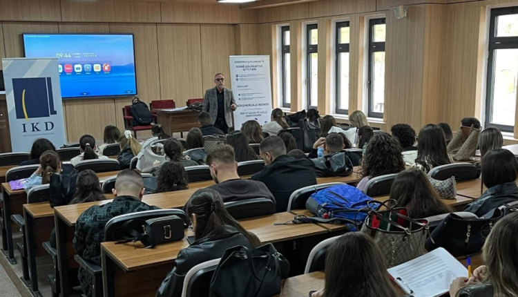 IKD diskuton me studentët në Pejë për Nismën Legjislative Qytetare