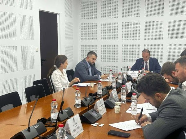 ​Dështon mbledhja e Komisionit për Ekonomi, vetëm 6 deputetë morën pjesë