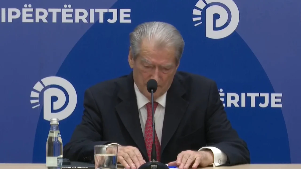 Berisha: Mbi 50 studentë dhe qytetarë të pl*gosur në protestë