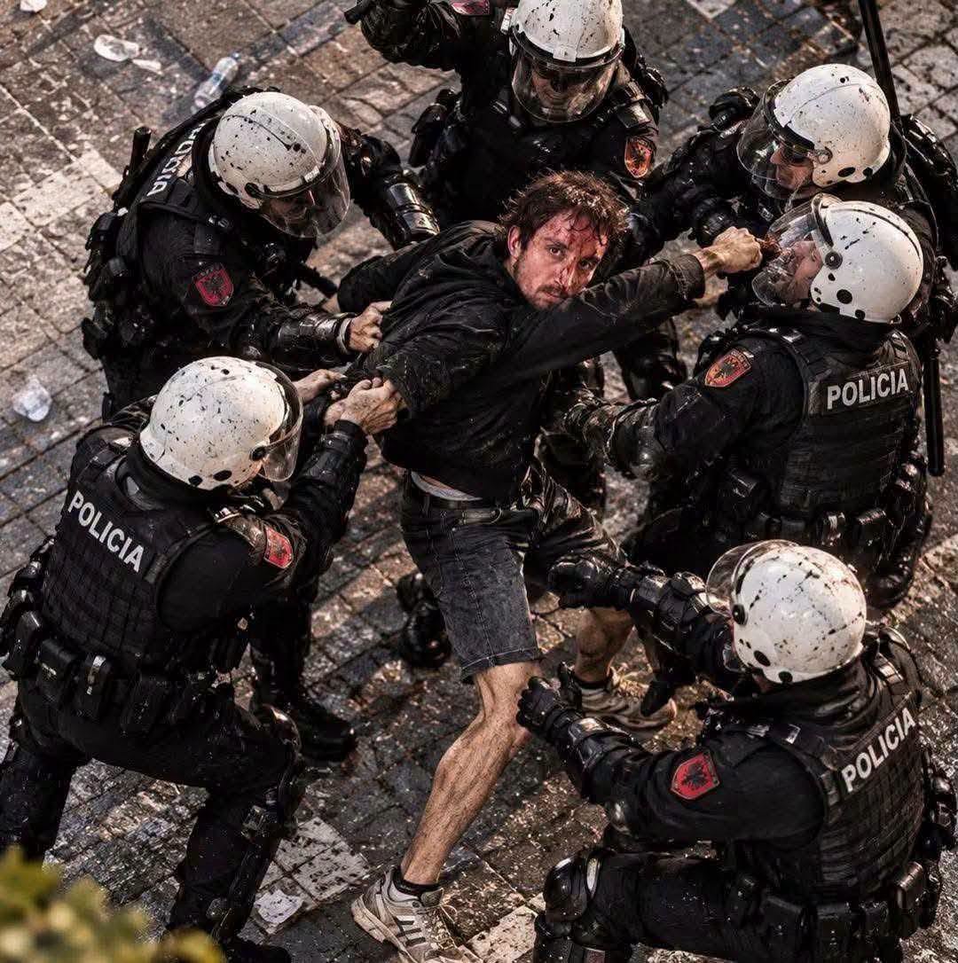Shkëlzen Gashi krahason protestat në Tiranë me ato të Kosovës në vitet ’90