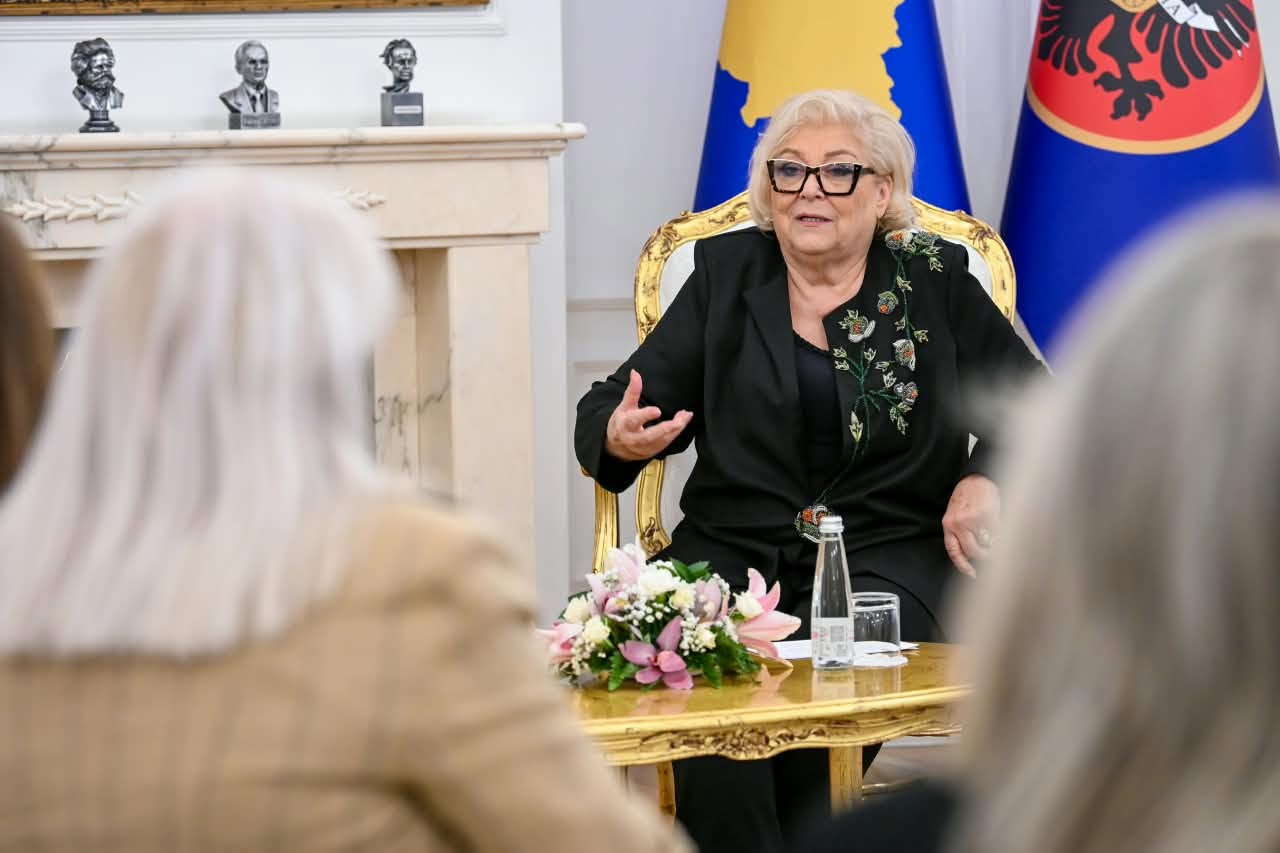 Presidentja Shiroka-Pula priti në takim përfaqësueset e strehimoreve të Kosovës