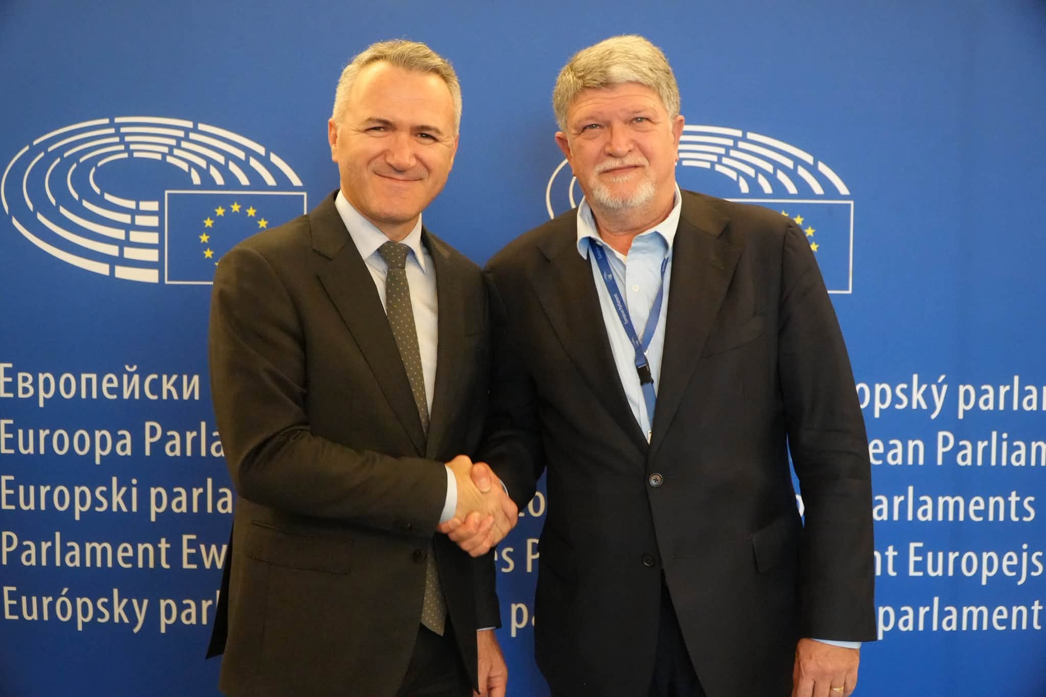 Zulfaj takohet me eurodeputetin Picula, në fokus integrimi i Kosovës në BE