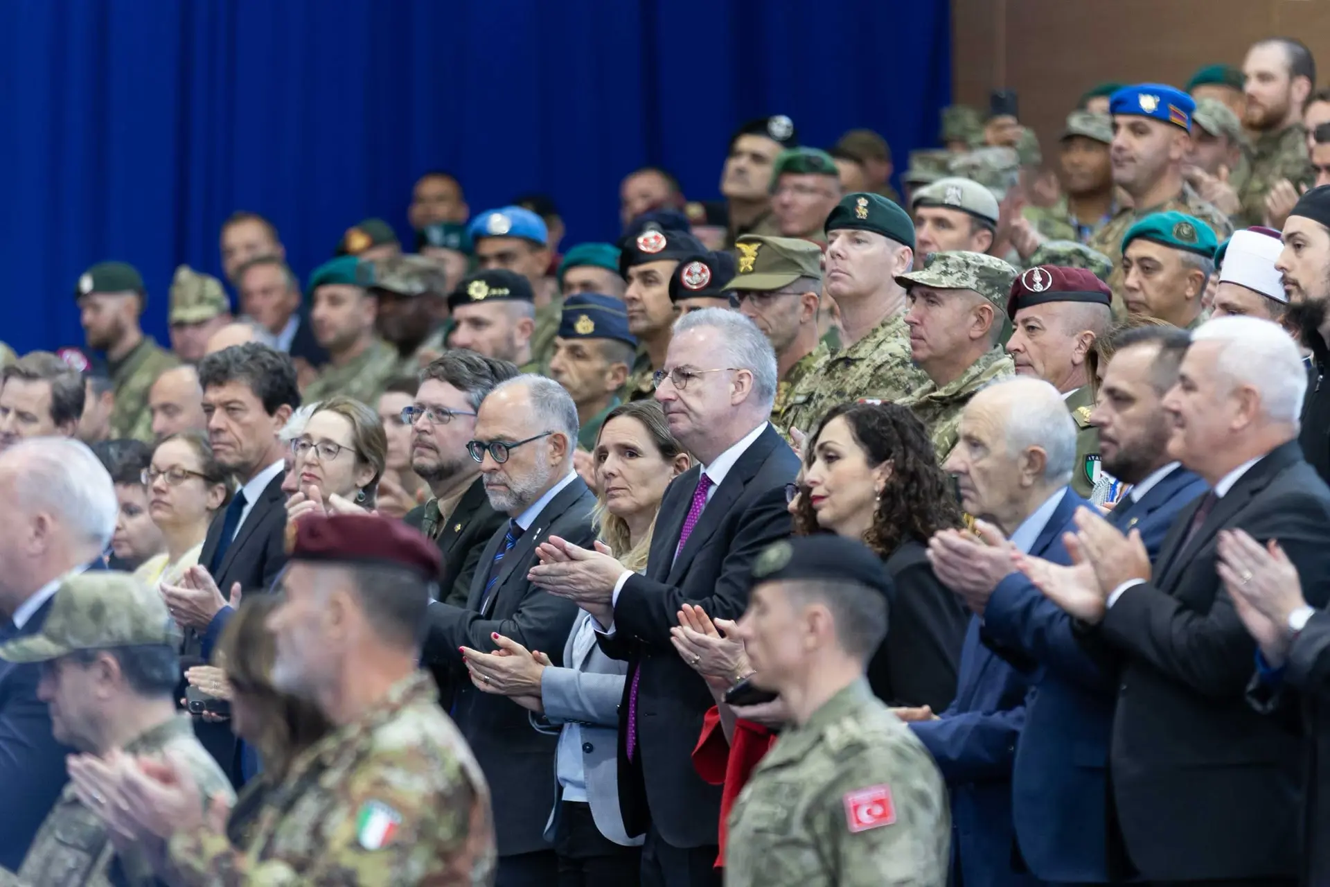 Schuebel mirëpret ndërrimin e komandës së KFOR-it: Të forcohet bashkëpunimi BE-NATO në Kosovë