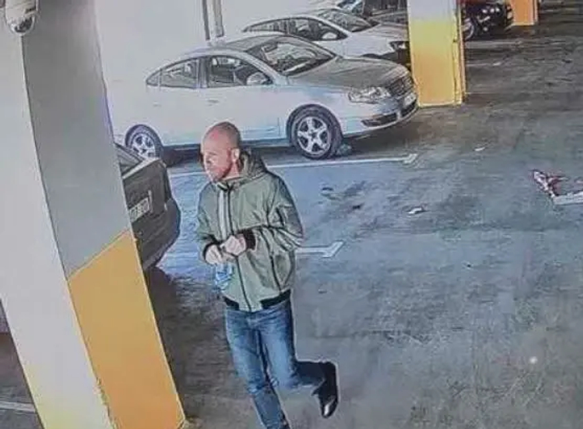 E njihni personin në foto  Lajmëroni policinë  po kërkohet për vjedhje