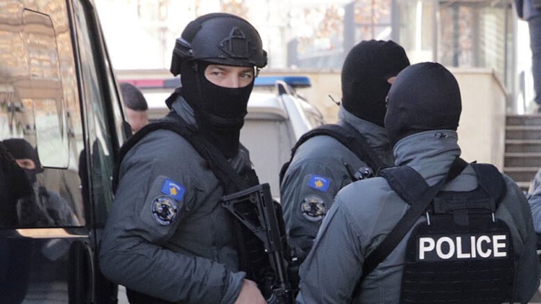 Nga Gjermania dhe Zvicra në Kosovë/ Ekstradohen dy persona të kërkuar nga INTERPOL-i 