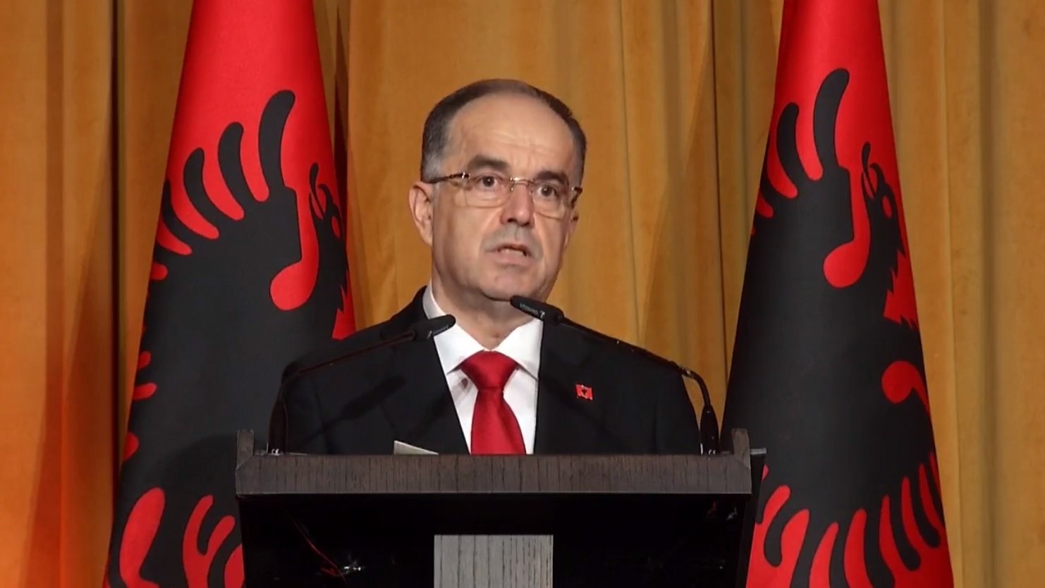 Presidenti Begaj bën thirrje për vetëpërmbajtje dhe përgjegjësi: Pakënaqësia të mos shprehet me dhunë!