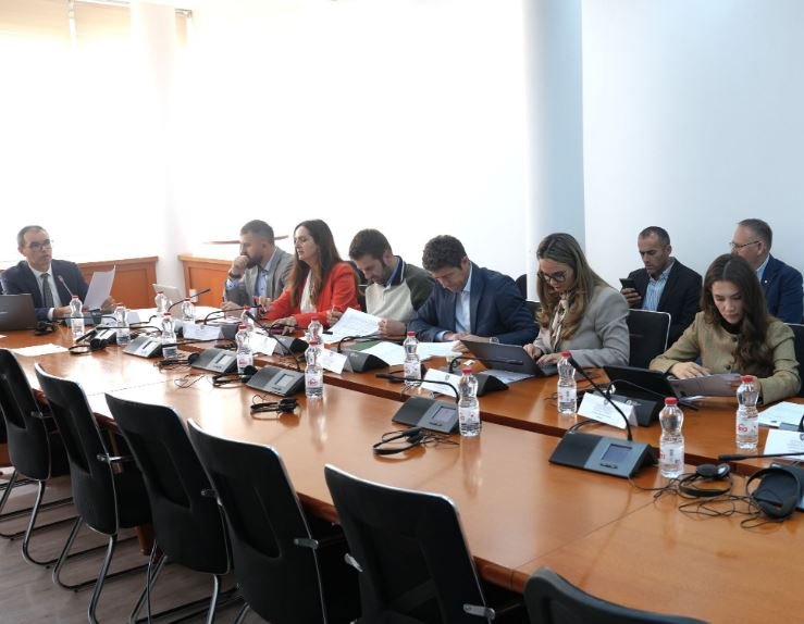 Bordi i RTK-së raporton për sfidat financiare, Komisioni miraton raportin