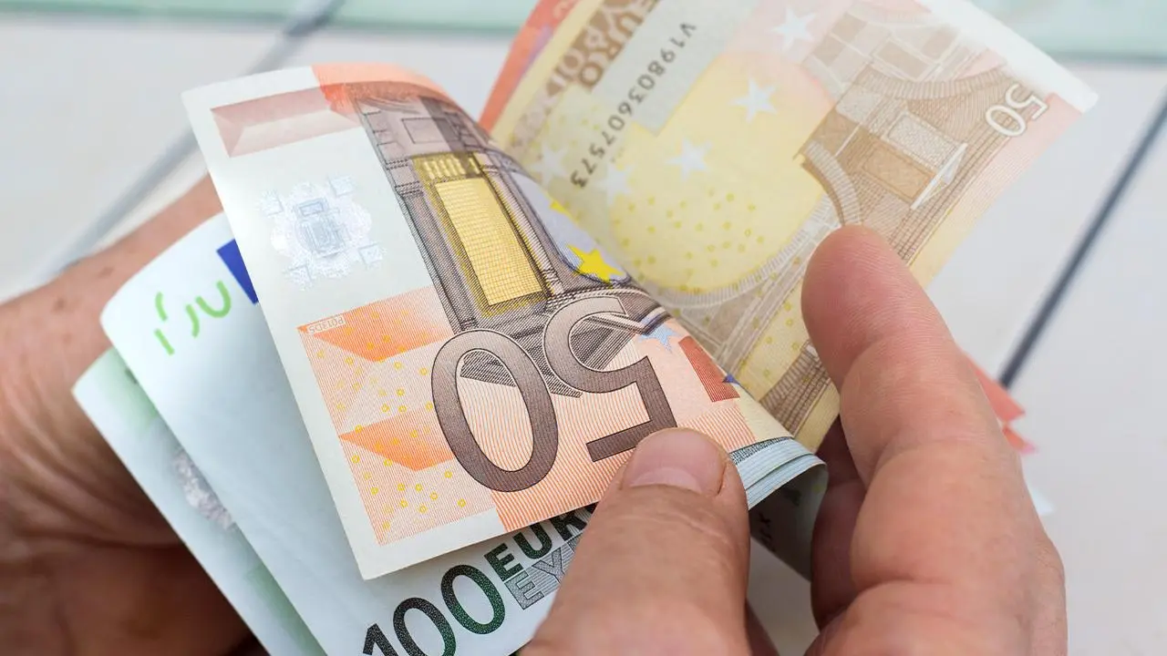 Ekzekutohen pagat për punëtorët teknikë të shkollave të Prishtinës