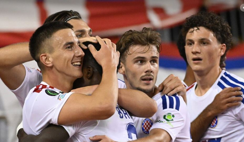 torcida-gati-sa-nuk-ia-mohoi-hajdukut-fitoren-ndaj-ajaxit