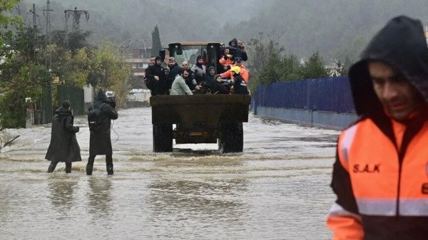 Rëndohet bilanci i përmbytjeve në Stamboll, tre të vdekur dhe katër të zhdukur